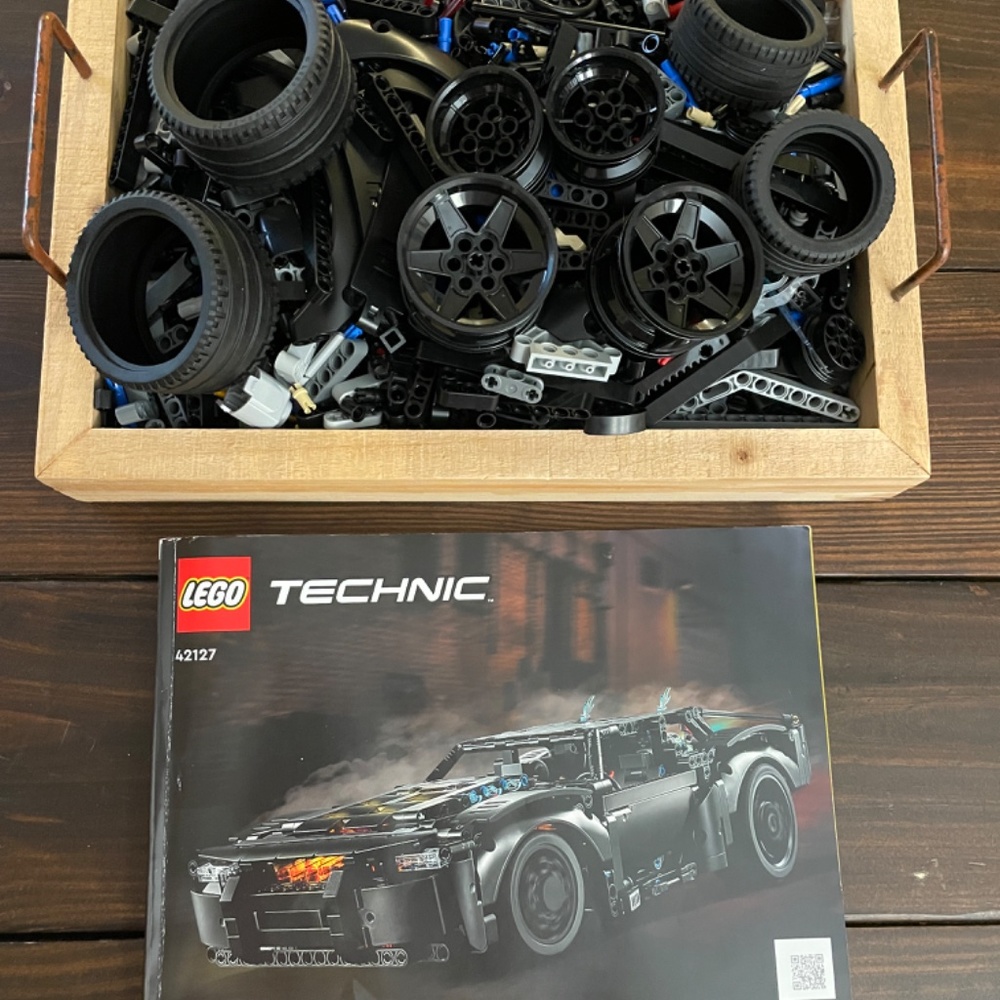 Complete Set LEGO Batmobile #42127